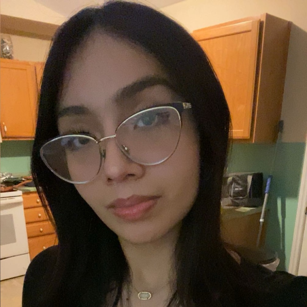 Meet your Posher, Adriana